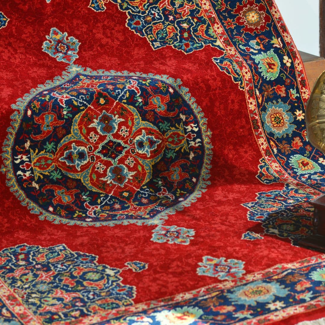 Ayakları Yerden Kesen Uşak, Halısı